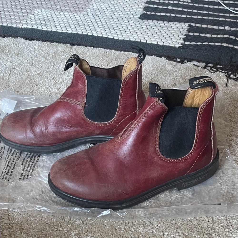 Blundstone Burgundy Leather Chelsea Boots